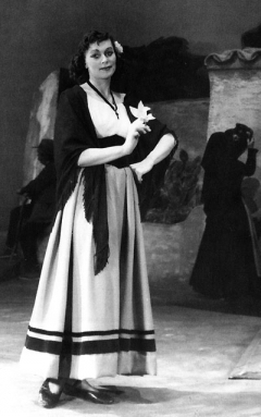 Elisabeth Söderström nel ruolo di Lola in Cavalleria rusticana (1954)