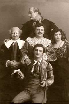 Rappresentazione del 15 novembre 1913 al Teatro Bol'šoj di Mosca. (In alto, il celebre basso Fëdor Ivanovič Šaljapin)