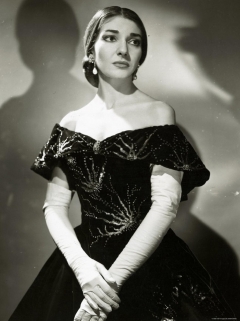 Foto promozionale di Maria Callas nei panni di Violetta al Royal Opera House (1958) (fotografo: Houston Rogers)